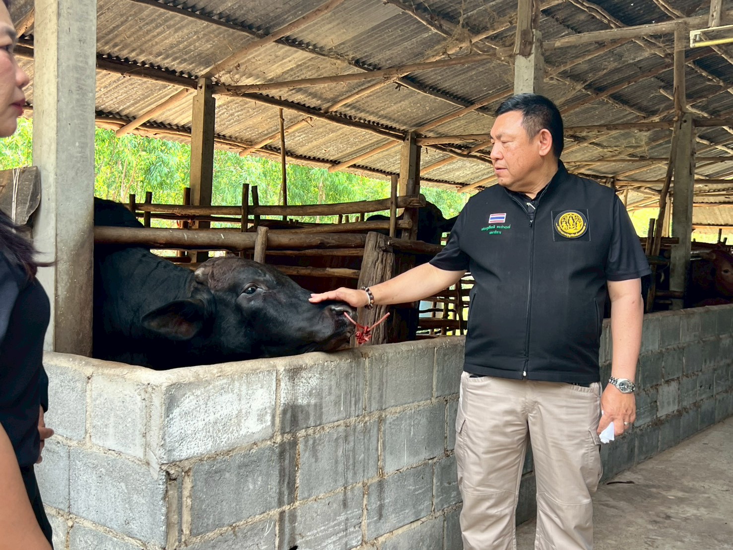 title - เลขาธิการ ส.ป.ก. ตรวจเยี่ยม ส.ป.ก.ยโสธร และลงพื้นที่ตรวจเยี่ยมกลุ่มวิสาหกิจชุมชนโคขุนหนองแหน และศูนย์ต้นแบบเกษตรทฤษฎีใหม่ในเขตปฏิรูปที่ดิน (นายสุริยา  หงษ์ลอยวงษ์) จังหวัดยโสธร